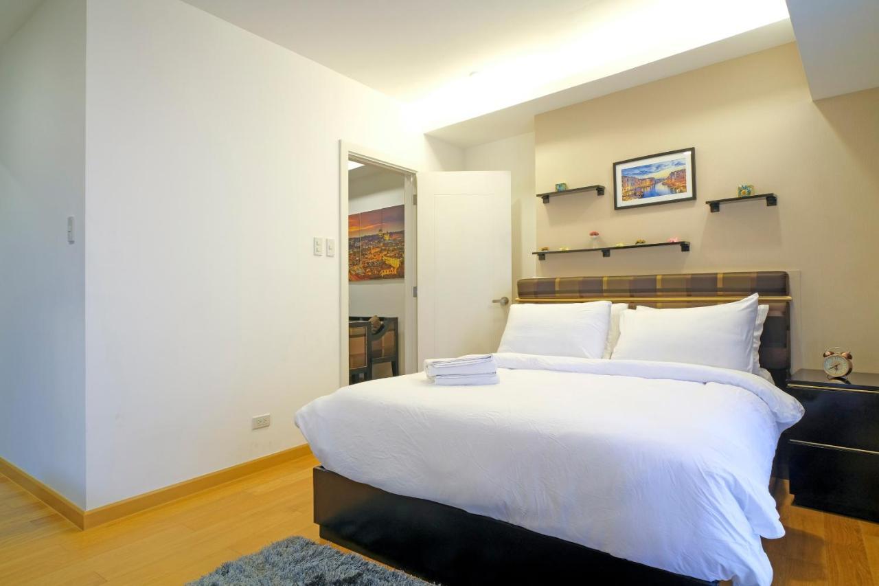 Milano Versace Suites Makati City Exterior photo